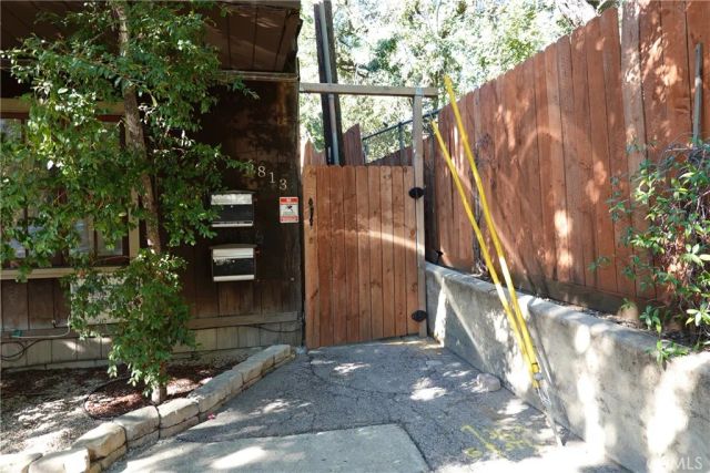 6845 Alta Loma Terrace, Los Angeles, CA 90068