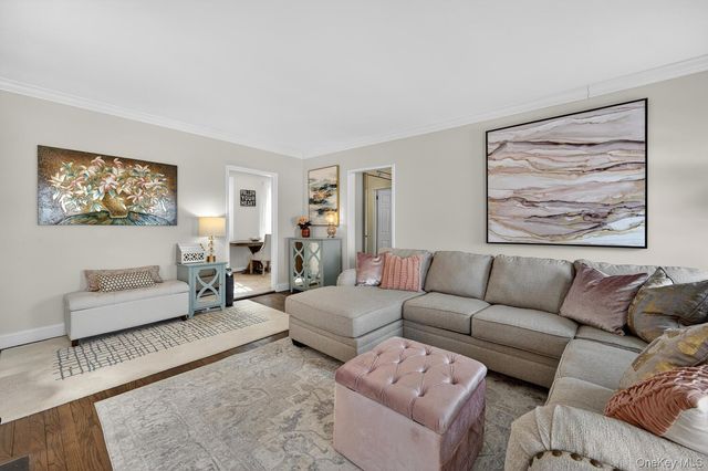 360 Stewart Avenue 2B, Garden City, NY 11530