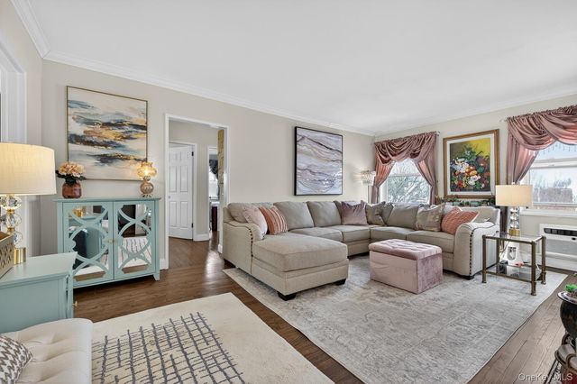 360 Stewart Avenue 2B, Garden City, NY 11530