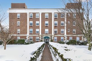 360 Stewart Avenue 2B, Garden City, NY 11530
