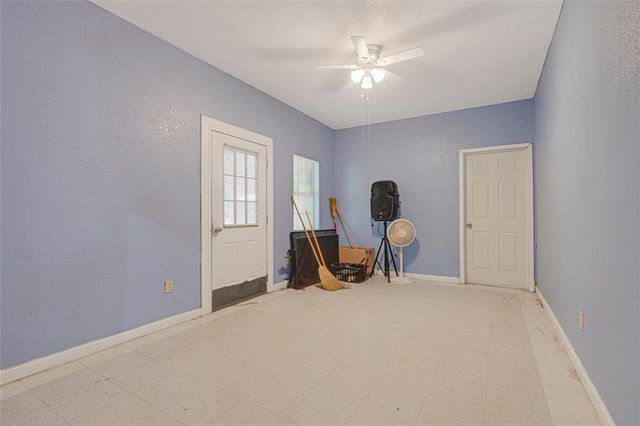 694 County Road 941, Alvin, TX 77511