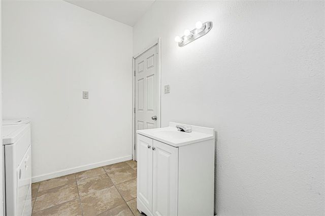 694 County Road 941, Alvin, TX 77511