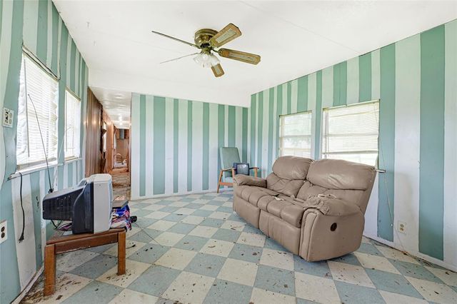 694 County Road 941, Alvin, TX 77511