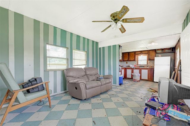 694 County Road 941, Alvin, TX 77511