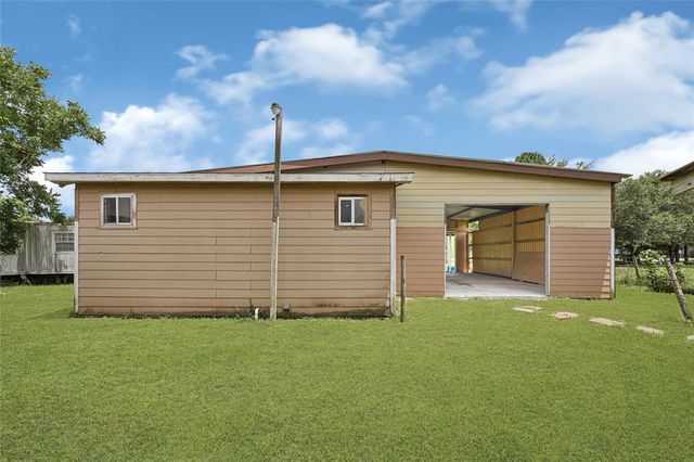 694 County Road 941, Alvin, TX 77511