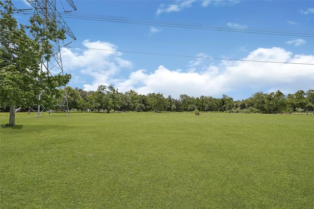 694 County Road 941, Alvin, TX 77511