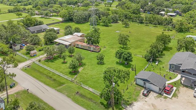 694 County Road 941, Alvin, TX 77511
