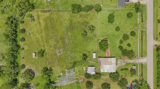 694 County Road 941, Alvin, TX 77511