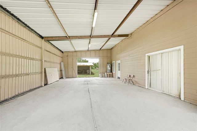 694 County Road 941, Alvin, TX 77511