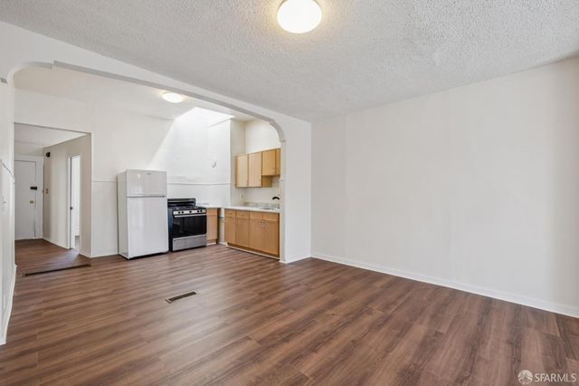 25 Farallones Street, San Francisco, CA 94112