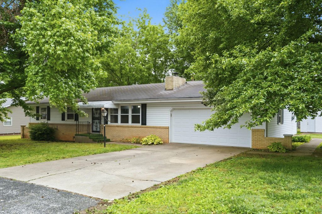 107 Dorcas Drive, Willard, MO 65781