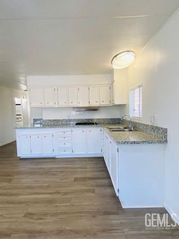 3535 Stine Road 124, Bakersfield, CA 93309