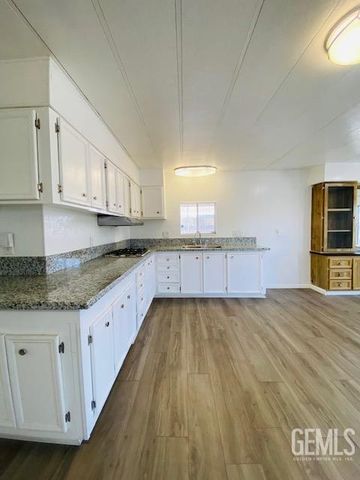 3535 Stine Road 124, Bakersfield, CA 93309