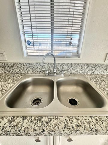 3535 Stine Road 124, Bakersfield, CA 93309