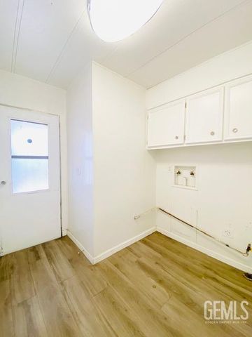 3535 Stine Road 124, Bakersfield, CA 93309