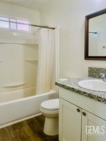 3535 Stine Road 124, Bakersfield, CA 93309