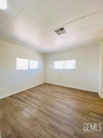 3535 Stine Road 124, Bakersfield, CA 93309