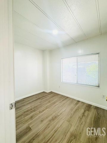 3535 Stine Road 124, Bakersfield, CA 93309