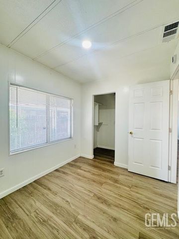 3535 Stine Road 124, Bakersfield, CA 93309