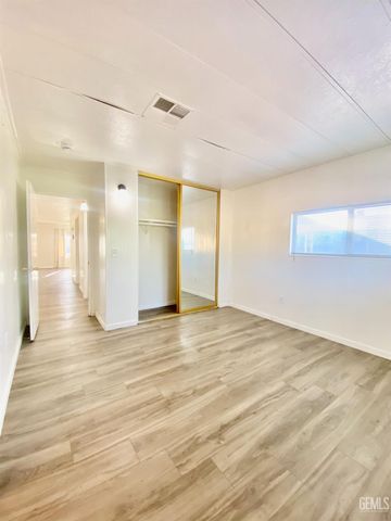 3535 Stine Road 124, Bakersfield, CA 93309