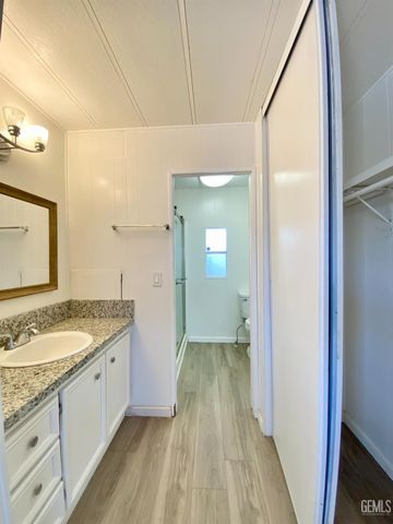 3535 Stine Road 124, Bakersfield, CA 93309