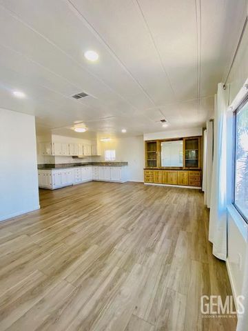 3535 Stine Road 124, Bakersfield, CA 93309
