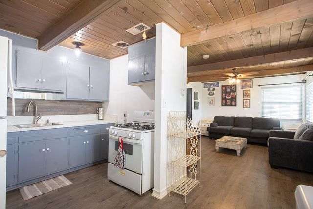 1410 Upland Dr, Yuba City, CA 95991