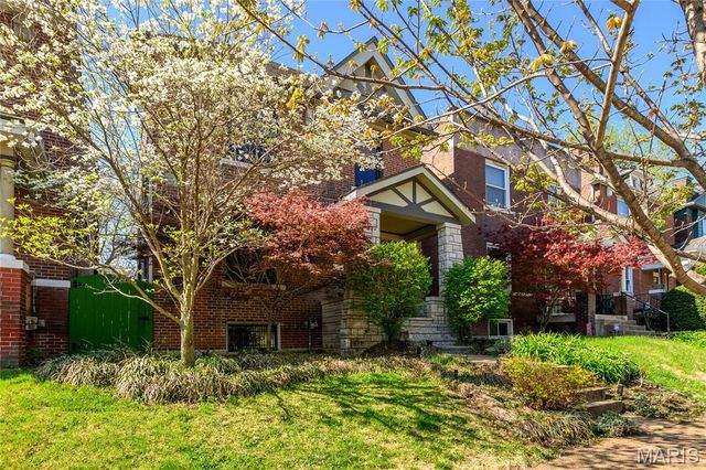 4222 Flad Avenue, St Louis, MO 63110