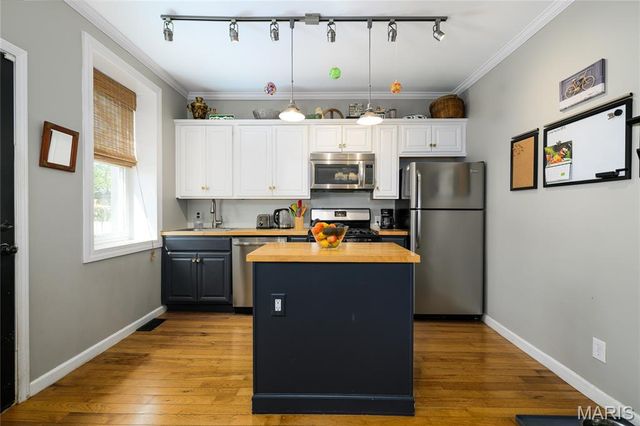 4222 Flad Avenue, St Louis, MO 63110