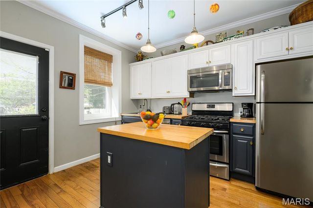 4222 Flad Avenue, St Louis, MO 63110