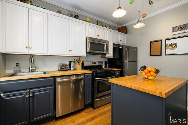 4222 Flad Avenue, St Louis, MO 63110