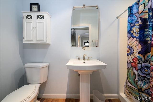 4222 Flad Avenue, St Louis, MO 63110