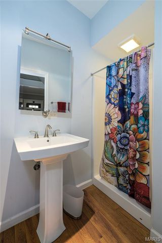 4222 Flad Avenue, St Louis, MO 63110