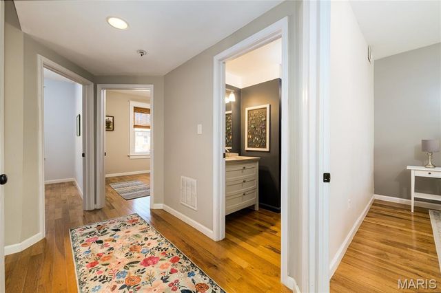 4222 Flad Avenue, St Louis, MO 63110