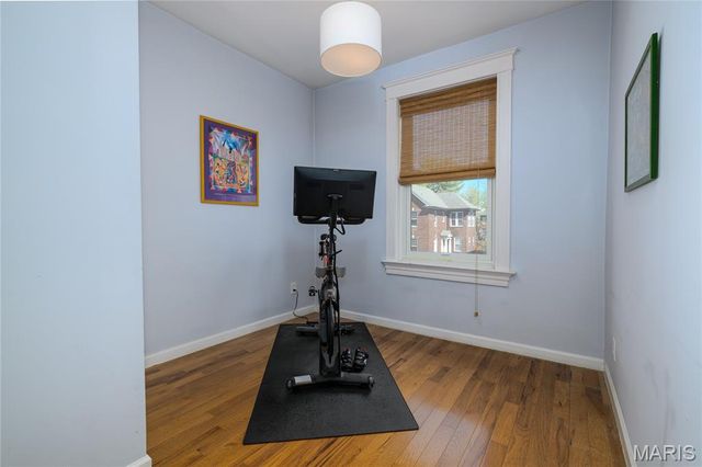 4222 Flad Avenue, St Louis, MO 63110