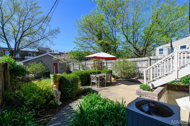 4222 Flad Avenue, St Louis, MO 63110