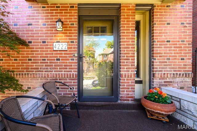 4222 Flad Avenue, St Louis, MO 63110