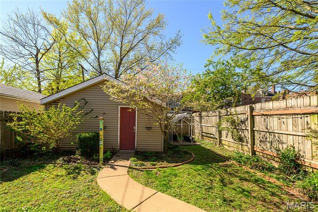 4222 Flad Avenue, St Louis, MO 63110