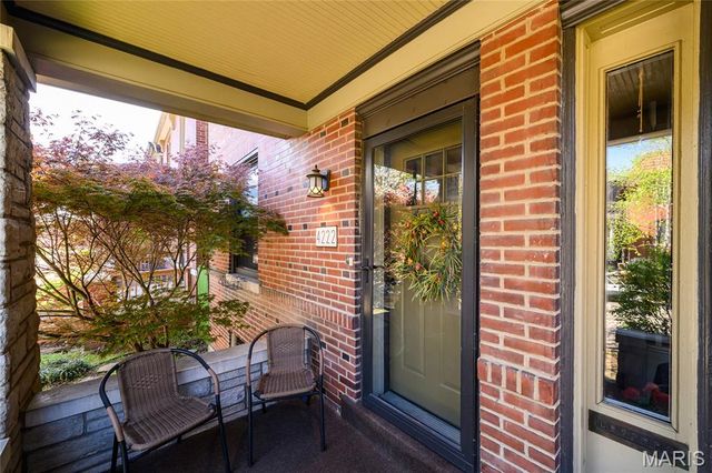 4222 Flad Avenue, St Louis, MO 63110