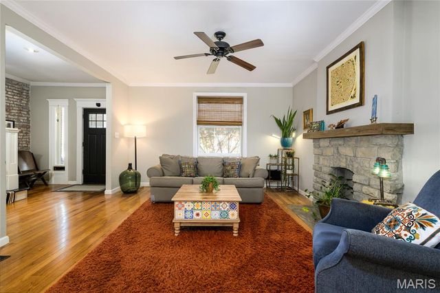 4222 Flad Avenue, St Louis, MO 63110