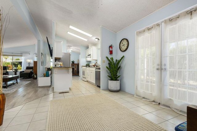 73450 Country Club Drive 33, Palm Desert, CA 92260