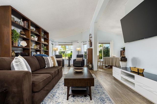 73450 Country Club Drive 33, Palm Desert, CA 92260