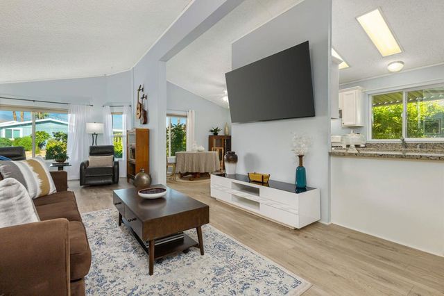 73450 Country Club Drive 33, Palm Desert, CA 92260
