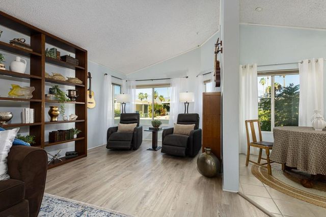 73450 Country Club Drive 33, Palm Desert, CA 92260