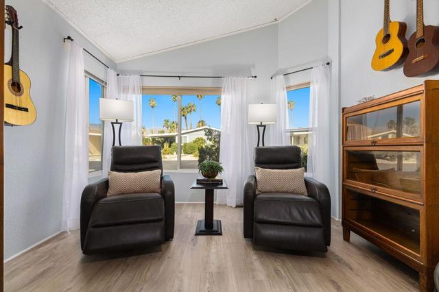 73450 Country Club Drive 33, Palm Desert, CA 92260