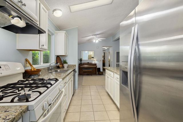 73450 Country Club Drive 33, Palm Desert, CA 92260