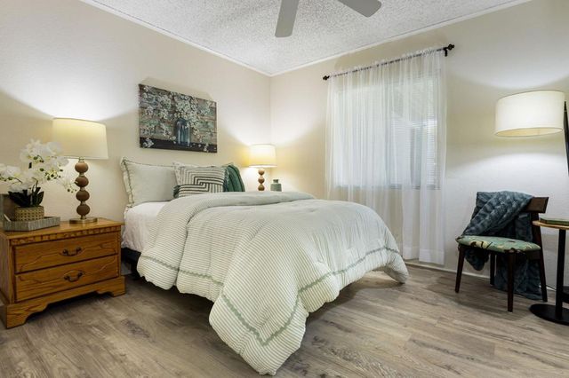 73450 Country Club Drive 33, Palm Desert, CA 92260