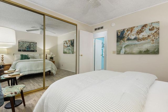 73450 Country Club Drive 33, Palm Desert, CA 92260