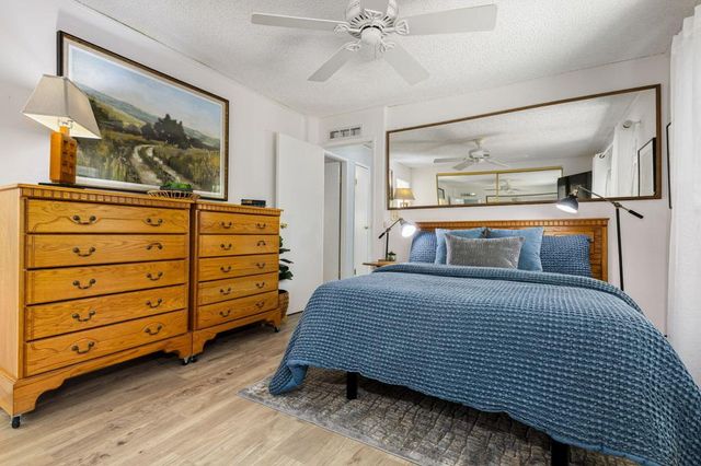 73450 Country Club Drive 33, Palm Desert, CA 92260
