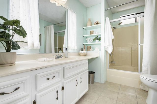 73450 Country Club Drive 33, Palm Desert, CA 92260